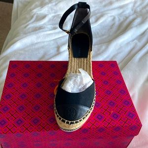 Brand new never used Tory Burch 85mm wedge espadrille size 7!
